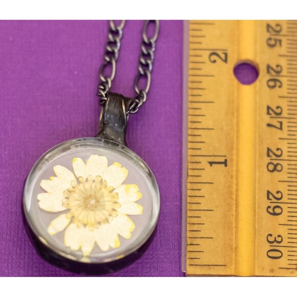 24 inch, Vintage Intricate Sunflower Silver Tone Necklace - Q32 - Picture 3 of 3